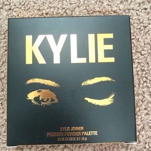 The bronze palette by Kylie cosmetics